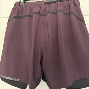 Men's Large Lululemon shorts with liner